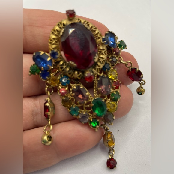 Vintage Gold Tone Multi Colored Faceted Glass Ornate Victorian Style Brooch Pin - Picture 5 of 10